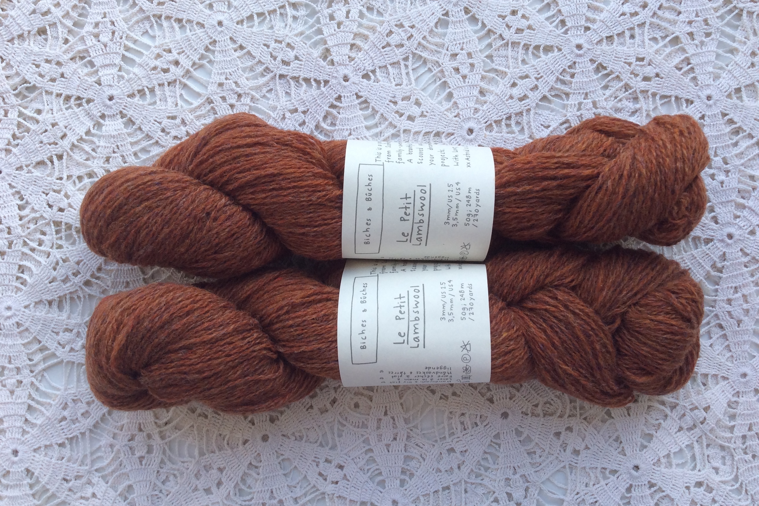 Le Petit Lambswool 22 Red Brown